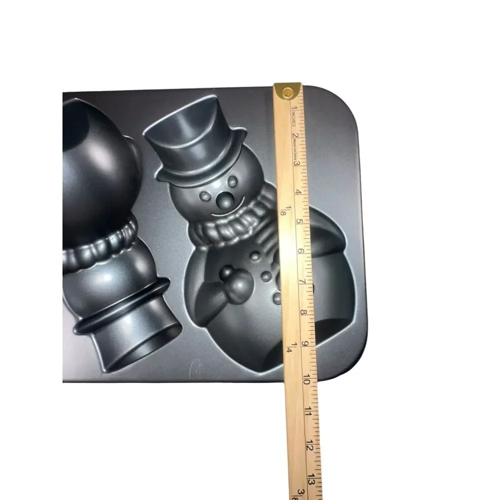 Crate &‎ Barrel Cake Pan Holiday Snowmen Christmas Retired New Heavy Non Stick
